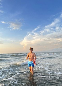 Gray Adiel - Male escort in Manila Photo 4 of 10