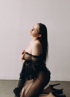 Grazyna - escort in Dubai Photo 10 of 18