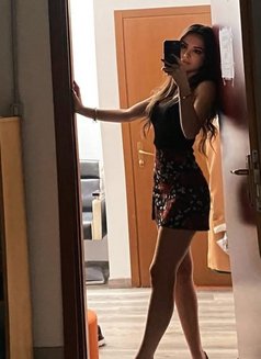 Greta - escort in Hong Kong Photo 3 of 6