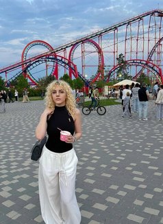 Greta - escort in Dubai Photo 3 of 6