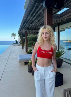Greta - escort in Dubai Photo 5 of 6