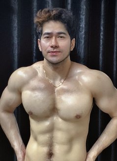 Grey riyadh now - Male escort in Riyadh Photo 2 of 5