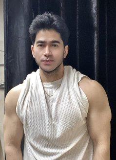 Grey riyadh now - Male escort in Riyadh Photo 6 of 7