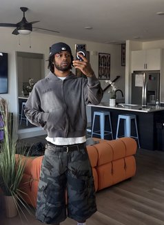 Grinch - Male escort in Accra Photo 1 of 1