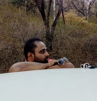 Gru - Acompañante masculino in Pune