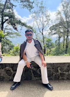 Grwn - Male escort in Manila Photo 6 of 6