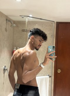 Guddu - Acompañantes masculino in Mumbai Photo 3 of 5