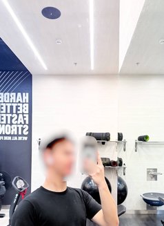 Guff/bkk - Acompañantes masculino in Bangkok Photo 2 of 4