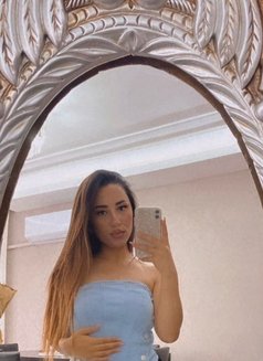 Gugg - puta in Doha Photo 4 of 9