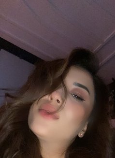 Gugg - puta in Doha Photo 5 of 9