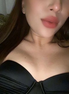 Gugg - puta in Doha Photo 6 of 9