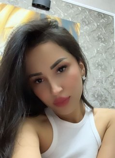 Gugg - puta in Doha Photo 7 of 9