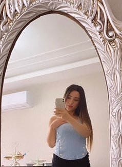 Gugg - puta in Doha Photo 8 of 9