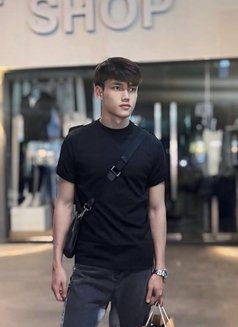 Guitar M - Masajista in Phuket Photo 3 of 5