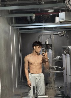 Guitar M - Masajista in Phuket Photo 4 of 5