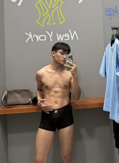 Guitar M - Masajista in Phuket Photo 7 of 7