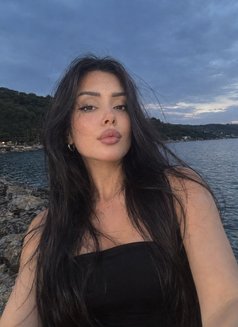 Gül - escort in İstanbul Photo 7 of 8