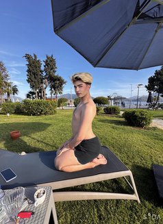 Güneş - Male escort in İstanbul Photo 7 of 7