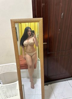 Jenny body oil massage - escort in Muscat Photo 7 of 8