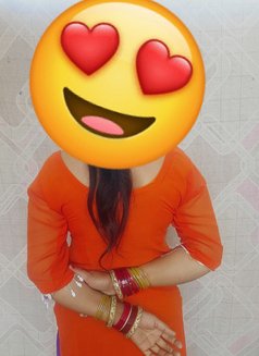 Gurgaon House Wife - puta in Gurgaon Photo 2 of 19