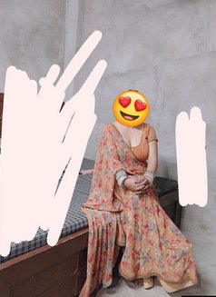 Gurgaon House Wife - puta in Gurgaon Photo 4 of 19