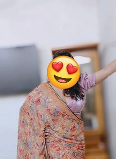 Gurgaon House Wife - puta in Gurgaon Photo 6 of 19