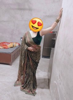 Gurgaon House Wife - puta in Gurgaon Photo 7 of 19