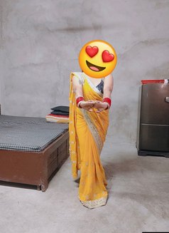 Gurgaon House Wife - puta in Gurgaon Photo 8 of 19