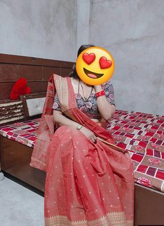 Gurgaon House Wife - puta in Gurgaon Photo 10 of 19