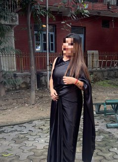 Gurleen Kaur - puta in New Delhi Photo 3 of 8