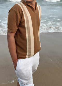 Guruu - Male adult performer in Coimbatore Photo 1 of 3