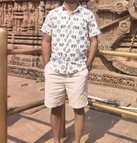 Guruu - Intérprete masculino de adultos in Coimbatore