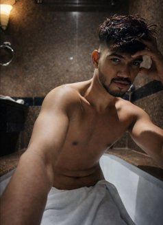 Gurx - Male escort in Gurgaon Photo 2 of 4