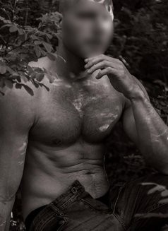 Gusi - Acompañantes masculino in Kathmandu Photo 2 of 4