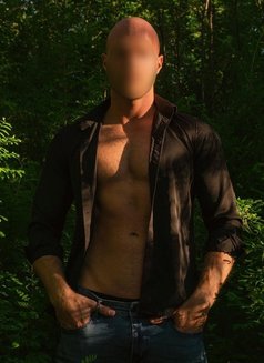 Gusi - Acompañantes masculino in Kathmandu Photo 3 of 4