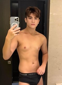 Gwapongbagets - Transsexual escort in Manila Photo 1 of 3