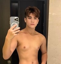 Gwapongbagets - Transsexual escort in Manila