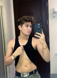 Gwapongbagets - Acompañantes transexual in Manila Photo 2 of 3