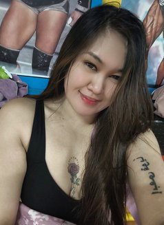 Gwen - escort in Dubai Photo 4 of 11