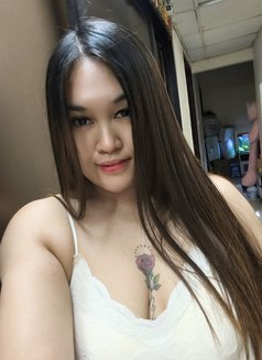 Gwen - escort in Dubai Photo 7 of 11