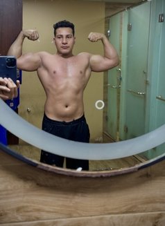 Body to body massage (gym boy) - Acompañantes masculino in Dubai Photo 8 of 14