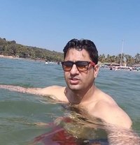 H Kumar - Only for Females / Shemales - Acompañantes masculino in New Delhi
