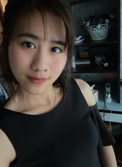 Hương - escort in Abu Dhabi Photo 2 of 4