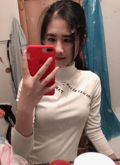 Hương - escort in Abu Dhabi Photo 3 of 4