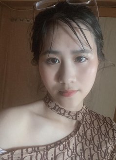 Hương - escort in Abu Dhabi Photo 4 of 4