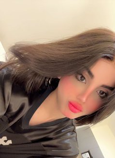 Ha Tan - Transsexual adult performer in Cairo Photo 5 of 12