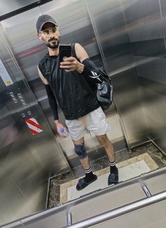 HabibiHandler - Male escort in Dubai Photo 5 of 9