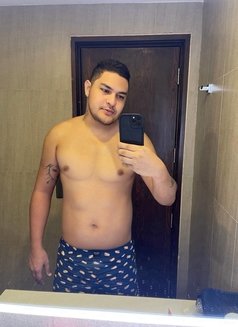 HabibiTonyXL - Male escort in Manila Photo 5 of 8