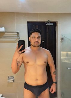 HabibiTonyXL - Male escort in Manila Photo 3 of 6