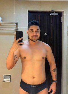 HabibiTonyXL - Male escort in Manila Photo 5 of 6